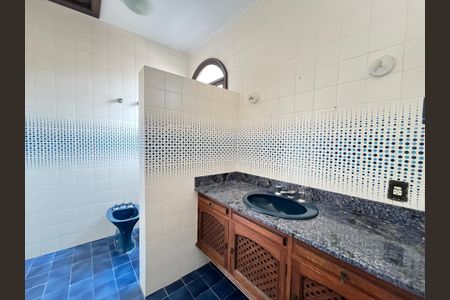 Casa à venda com 393m², 4 quartos e 2 vagasBanheiro