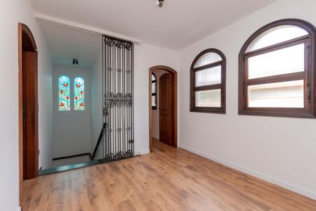 Casa à venda com 393m², 4 quartos e 2 vagas Casa à venda com 393m², 4 quartos e 2 vagasHall dos Quartos