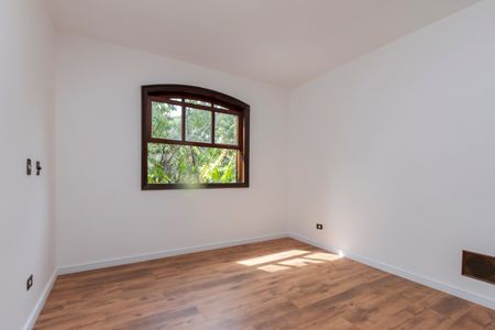 Casa à venda com 393m², 4 quartos e 2 vagas Casa à venda com 393m², 4 quartos e 2 vagasQuarto 1