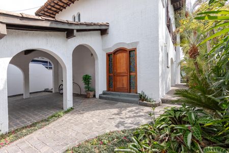 Casa à venda com 393m², 4 quartos e 2 vagas Casa à venda com 393m², 4 quartos e 2 vagasGaragem