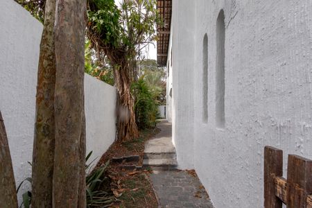 Casa à venda com 393m², 4 quartos e 2 vagas Casa à venda com 393m², 4 quartos e 2 vagasCorredor Lateral