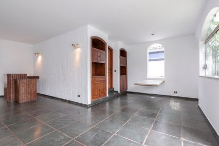 Casa à venda com 393m², 4 quartos e 2 vagas Casa à venda com 393m², 4 quartos e 2 vagasSala