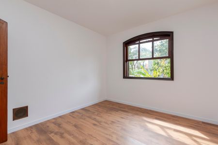 Casa à venda com 393m², 4 quartos e 2 vagas Casa à venda com 393m², 4 quartos e 2 vagasQuarto 2