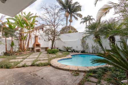 Casa à venda com 393m², 4 quartos e 2 vagas Casa à venda com 393m², 4 quartos e 2 vagasPiscina