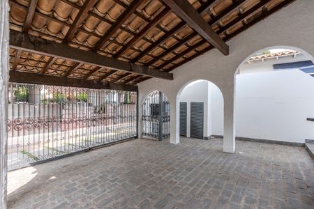 Casa à venda com 393m², 4 quartos e 2 vagas Casa à venda com 393m², 4 quartos e 2 vagasGaragem