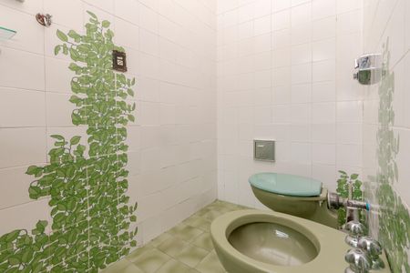 Casa à venda com 393m², 4 quartos e 2 vagas Casa à venda com 393m², 4 quartos e 2 vagasBanheiro da Suíte 2