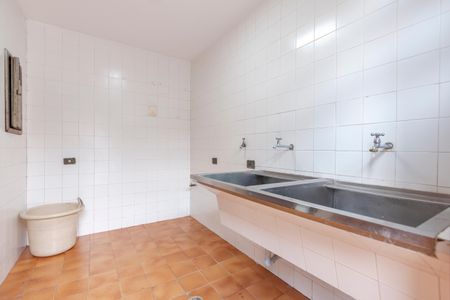 Casa à venda com 393m², 4 quartos e 2 vagas Casa à venda com 393m², 4 quartos e 2 vagasÁrea de Serviço