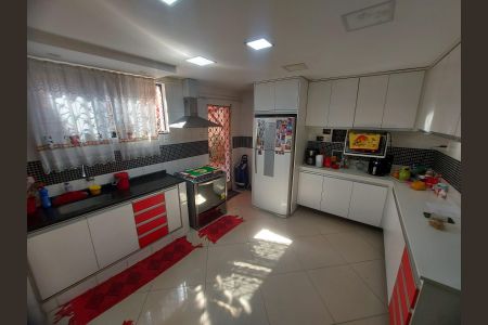 Casa à venda com 240m², 3 quartos e 1 vaga Casa à venda com 240m², 3 quartos e 1 vagaCozinha