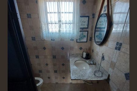 Casa à venda com 240m², 3 quartos e 1 vaga Casa à venda com 240m², 3 quartos e 1 vagaBanheiro da Suíte