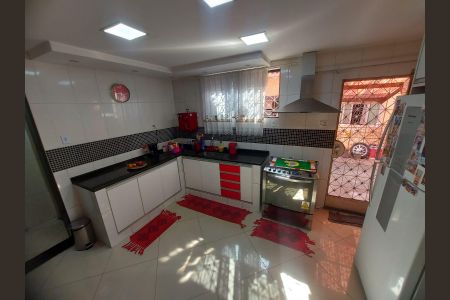 Casa à venda com 240m², 3 quartos e 1 vaga Casa à venda com 240m², 3 quartos e 1 vagaCozinha