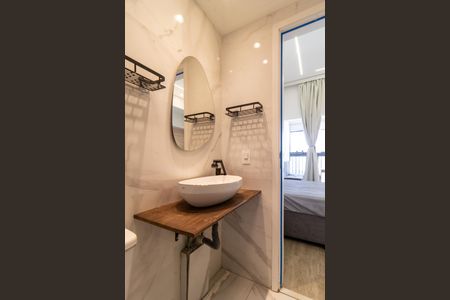 Banheiro de kitnet/studio para alugar com 1 quarto, 52m² em Barra Funda, São Paulo