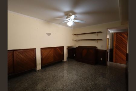 Casa à venda com 1000m², 4 quartos e 8 vagasQuarto de Serviço