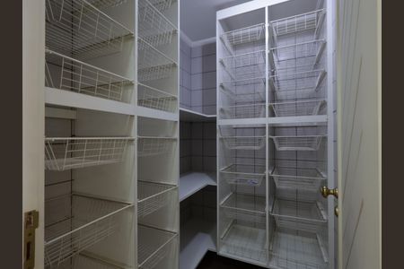 Casa à venda com 1000m², 4 quartos e 8 vagasDespensa