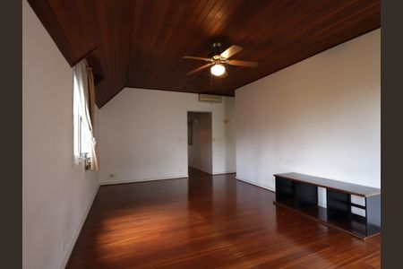 Casa à venda com 1000m², 4 quartos e 8 vagasSuíte 1