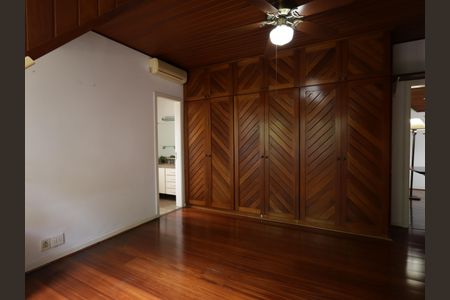 Casa à venda com 1000m², 4 quartos e 8 vagasSuíte 2