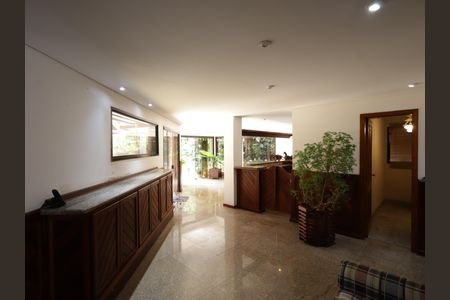 Casa à venda com 1000m², 4 quartos e 8 vagasÁrea comum - Salão de festas