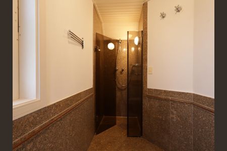 Casa à venda com 1000m², 4 quartos e 8 vagasBanheiro da Suíte 4