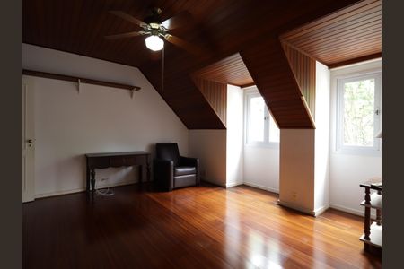 Casa à venda com 1000m², 4 quartos e 8 vagasSuíte 2