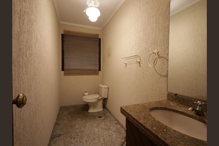 Casa à venda com 1000m², 4 quartos e 8 vagasBanheiro de Serviço