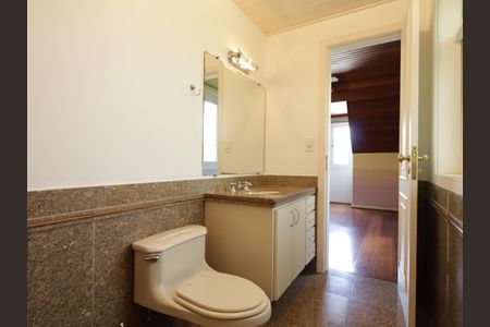 Casa à venda com 1000m², 4 quartos e 8 vagasBanheiro da Suíte 4