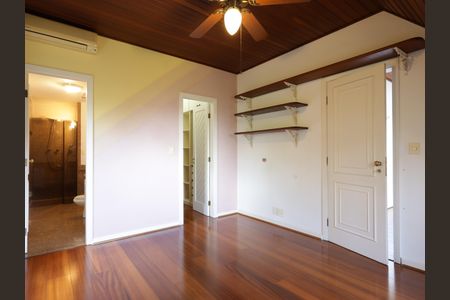 Casa à venda com 1000m², 4 quartos e 8 vagasSuíte 4