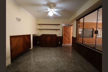 Casa à venda com 1000m², 4 quartos e 8 vagasQuarto de Serviço