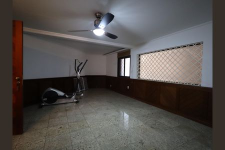 Casa à venda com 1000m², 4 quartos e 8 vagasÁrea comum - Academia