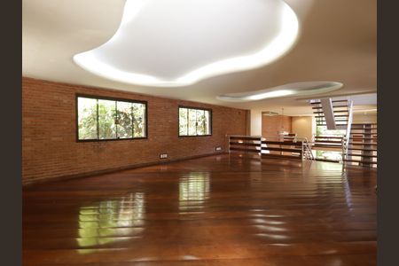 Casa à venda com 1000m², 4 quartos e 8 vagasSala