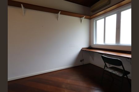 Casa à venda com 1000m², 4 quartos e 8 vagasEscritório