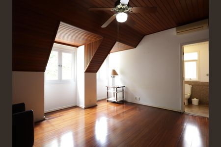 Casa à venda com 1000m², 4 quartos e 8 vagasSuíte 2