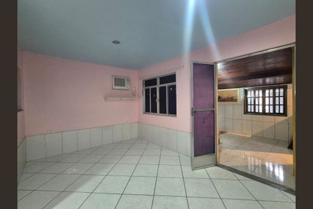 Sala 2 de casa de condomínio para alugar com 4 quartos, 180m² em Vargem Pequena, Rio de Janeiro