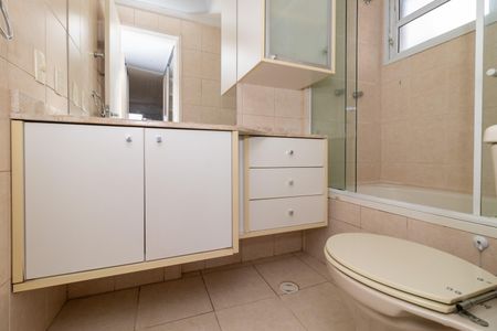 Apartamento à venda com 84m², 2 quartos e 2 vagas Apartamento à venda com 84m², 2 quartos e 2 vagasBanheiro da Suíte