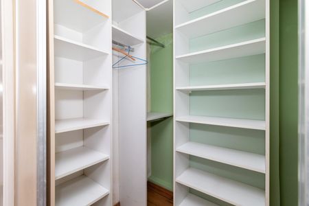Apartamento à venda com 84m², 2 quartos e 2 vagas Apartamento à venda com 84m², 2 quartos e 2 vagasCloset da Suíte