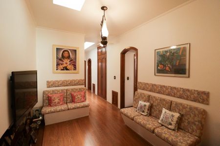 Casa à venda com 470m², 2 quartos e 7 vagas Casa à venda com 470m², 2 quartos e 7 vagasHall dos Quartos