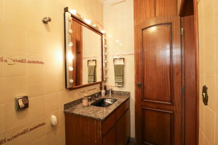 Casa à venda com 470m², 2 quartos e 7 vagas Casa à venda com 470m², 2 quartos e 7 vagasBanheiro da Suíte 1