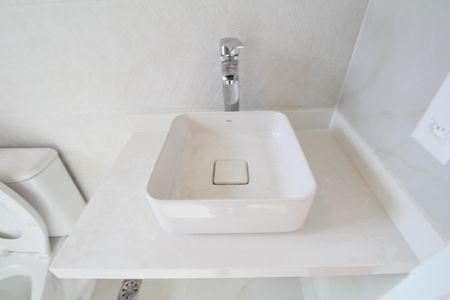 Apartamento à venda com 77m², 2 quartos e 2 vagasBanheiro 1