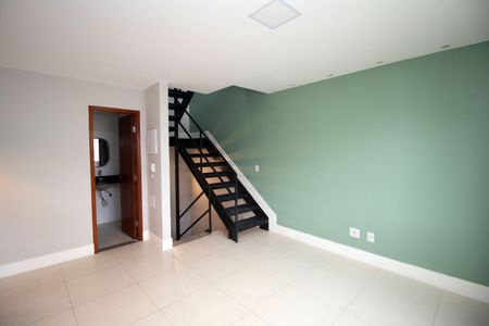 Casa à venda com 100m², 2 quartos e 1 vagaSala
