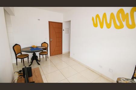 Sala de apartamento para alugar com 2 quartos, 50m² em Nova Mirim, Praia Grande