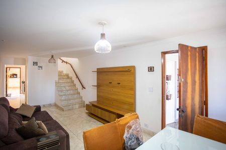 Casa à venda com 140m², 2 quartos e 2 vagasSala