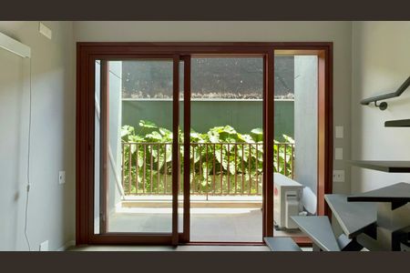 Varanda de kitnet/studio à venda com 1 quarto, 40m² em Jardim das Bandeiras, São Paulo