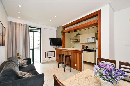 Sala  de apartamento à venda com 1 quarto, 44m² em Savassi, Belo Horizonte