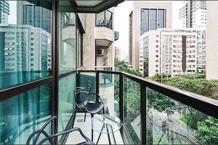 Apartamento à venda com 44m², 1 quarto e 1 vaga Apartamento à venda com 44m², 1 quarto e 1 vagaVaranda