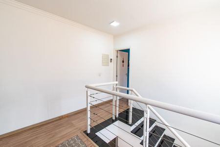 Casa à venda com 170m², 3 quartos e 4 vagas Casa à venda com 170m², 3 quartos e 4 vagasEscritório