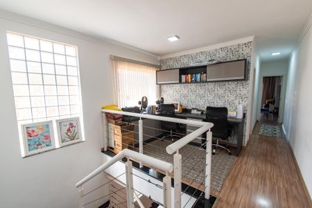 Casa à venda com 170m², 3 quartos e 4 vagas Casa à venda com 170m², 3 quartos e 4 vagasEscritório