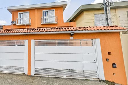 Casa à venda com 170m², 3 quartos e 4 vagas Casa à venda com 170m², 3 quartos e 4 vagasFachada