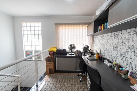 Casa à venda com 170m², 3 quartos e 4 vagas Casa à venda com 170m², 3 quartos e 4 vagasEscritório