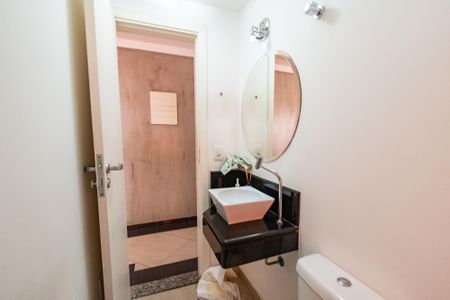 Casa à venda com 170m², 3 quartos e 4 vagas Casa à venda com 170m², 3 quartos e 4 vagasLavabo