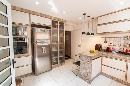 Casa à venda com 170m², 3 quartos e 4 vagas Casa à venda com 170m², 3 quartos e 4 vagasCozinha