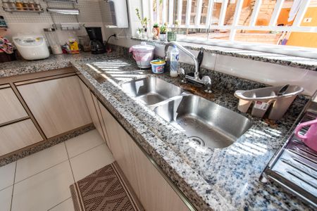 Casa à venda com 170m², 3 quartos e 4 vagas Casa à venda com 170m², 3 quartos e 4 vagasCozinha