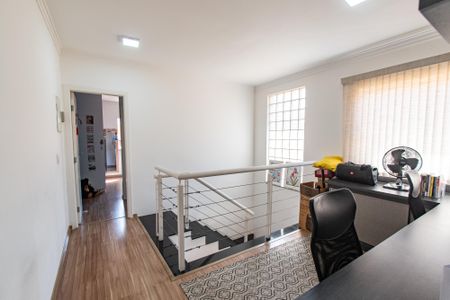 Casa à venda com 170m², 3 quartos e 4 vagas Casa à venda com 170m², 3 quartos e 4 vagasEscritório